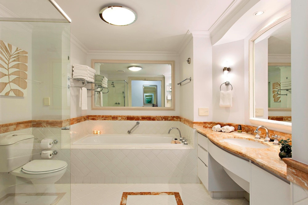 1 Bedroom, Suite, Lagoon View, Balcony، Marriott Vacation Club At Surfers Paradise 7/9