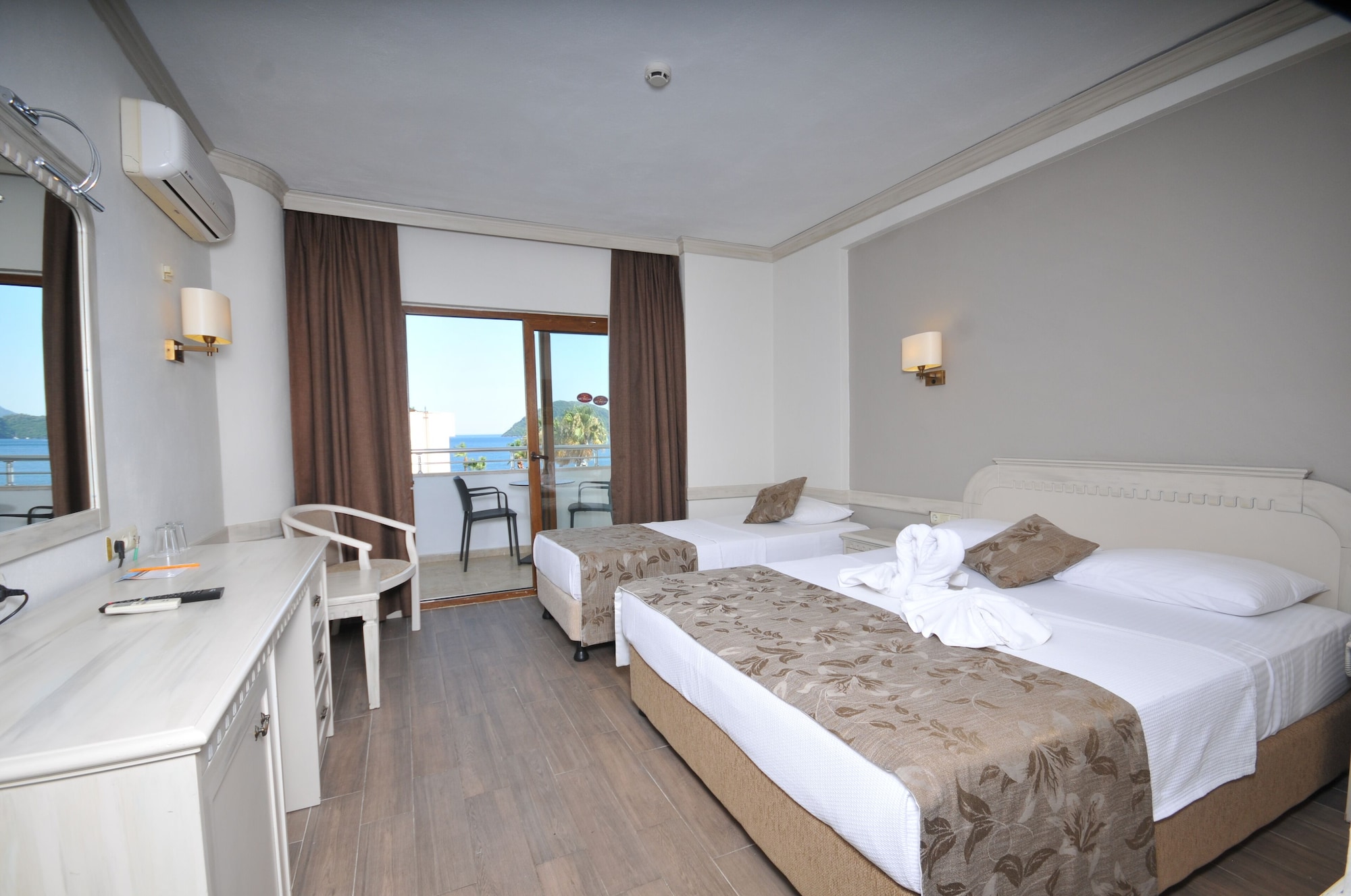 STANDARD, PARTIAL SEA VIEW