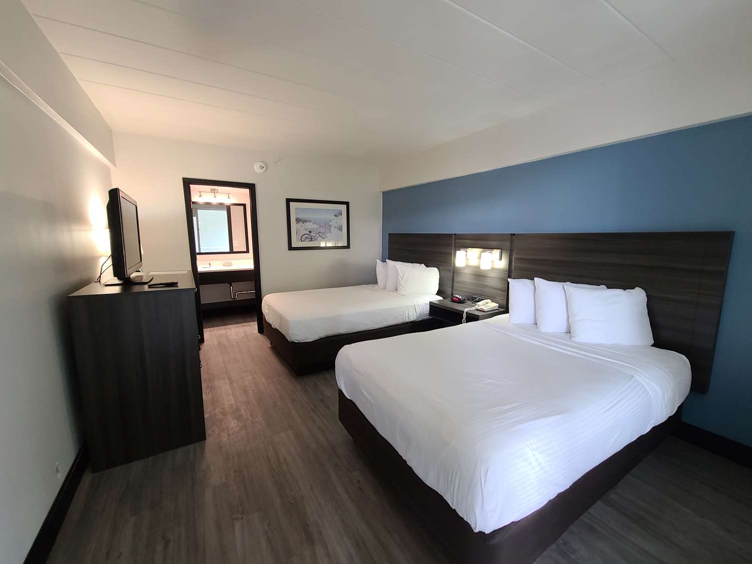 غرفة بسريرين مزدوجين، SureStay Hotel by Best Western Virginia Beach Royal Clipper 2/10