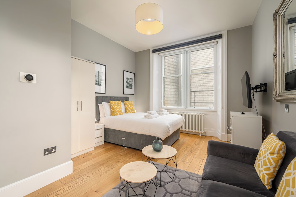 Destiny Scotland - St. Andrew Square Apartments 49/50