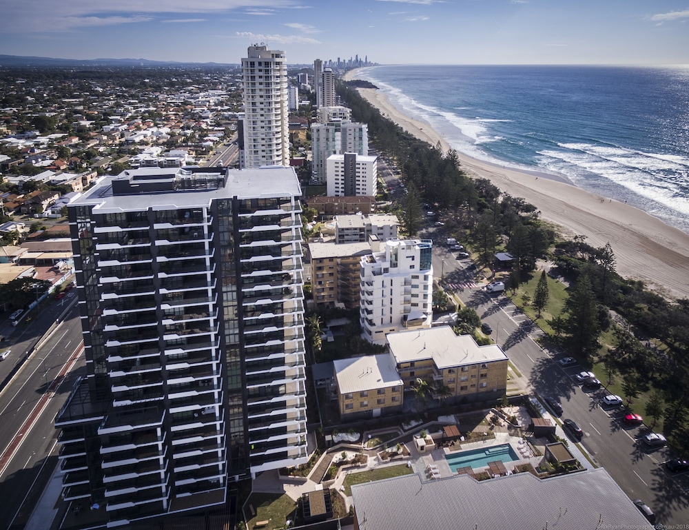Boardwalk Burleigh Beach 3/47