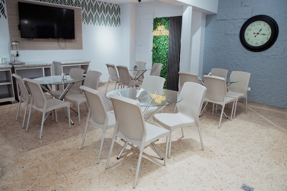 Hotel Palmas Del Estadio 57/64