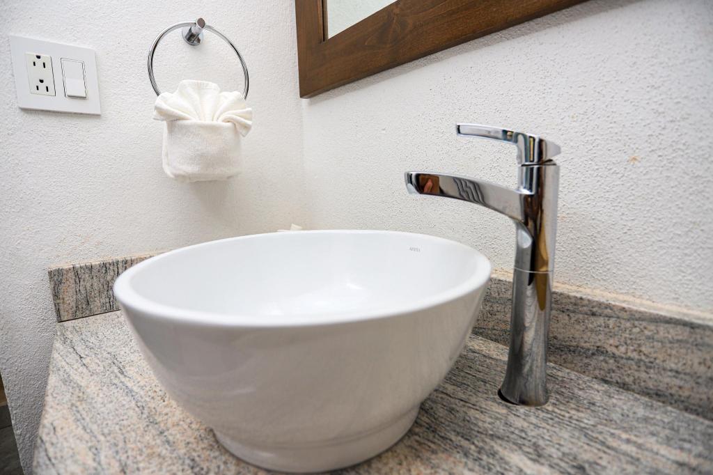 Renovated, Superior, 2 Double Beds، Buena Vista Oceanfront & Hot Springs Resort 10/10