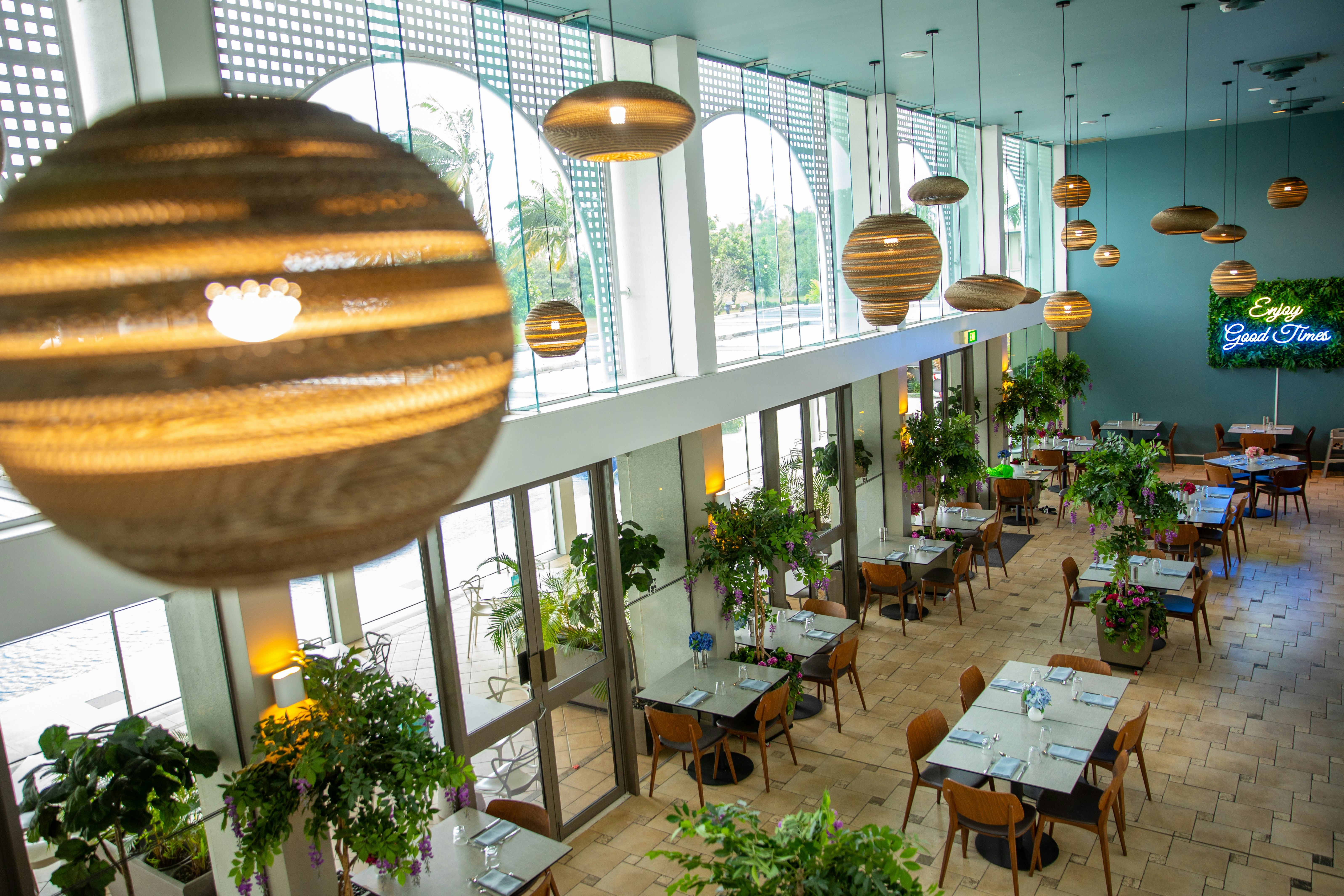 Cairns Harbourside Hotel 44/60