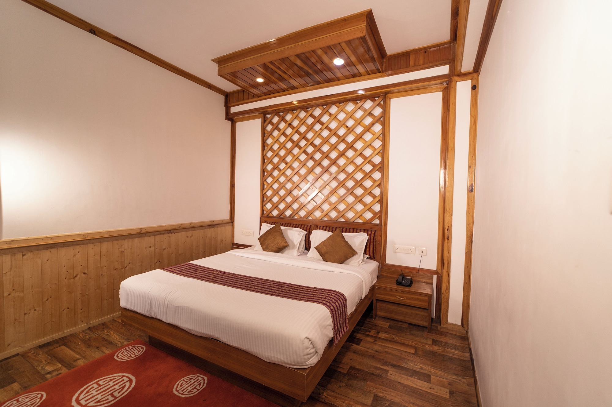DELUXE, DOUBLE BED, ACCESSIBLE