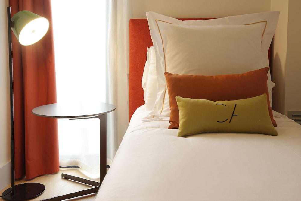COSMO APARTMENTS RAMBLA CATALUNYA 11/19