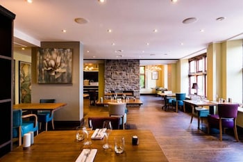 Stonecross Manor Hotel 35/37
