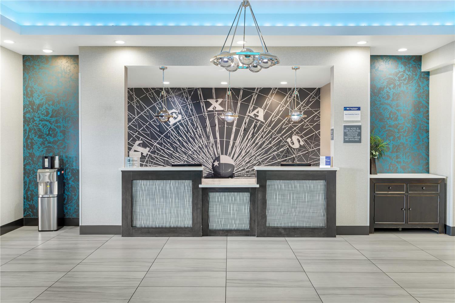 Best Western Plus Waller Hotel 1/12