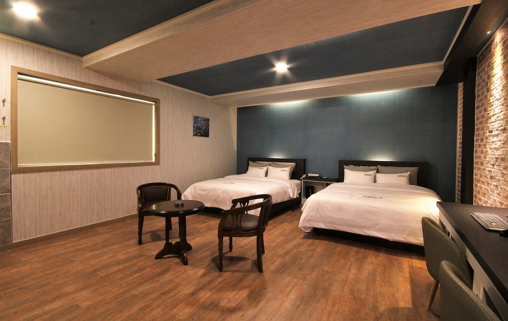 Goldenroot Hotel In Gimhae 9/35