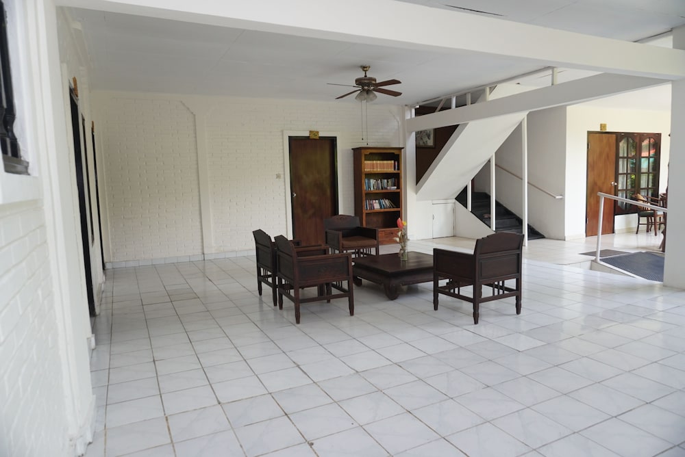 Sarinande Hotel 45/70