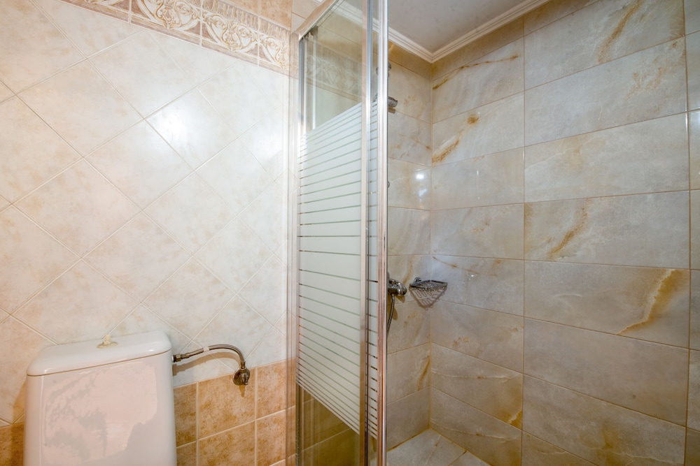 Skandalis Traditional Suites 47/50