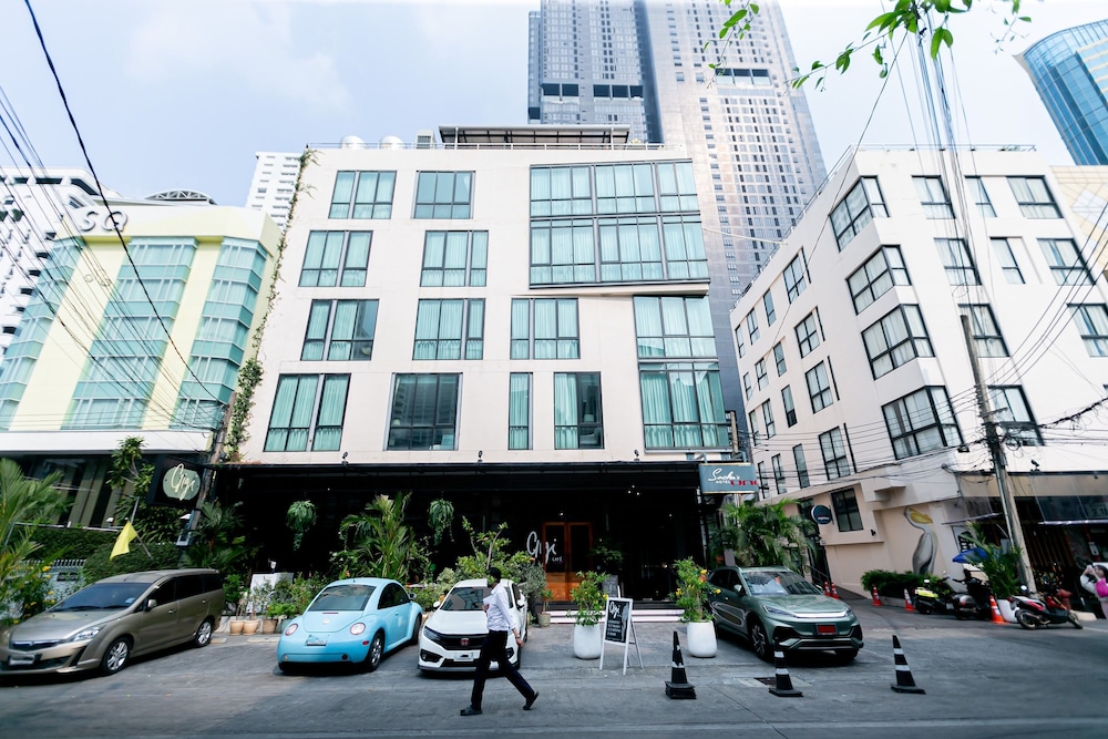 Sacha Hotel Uno 46/50