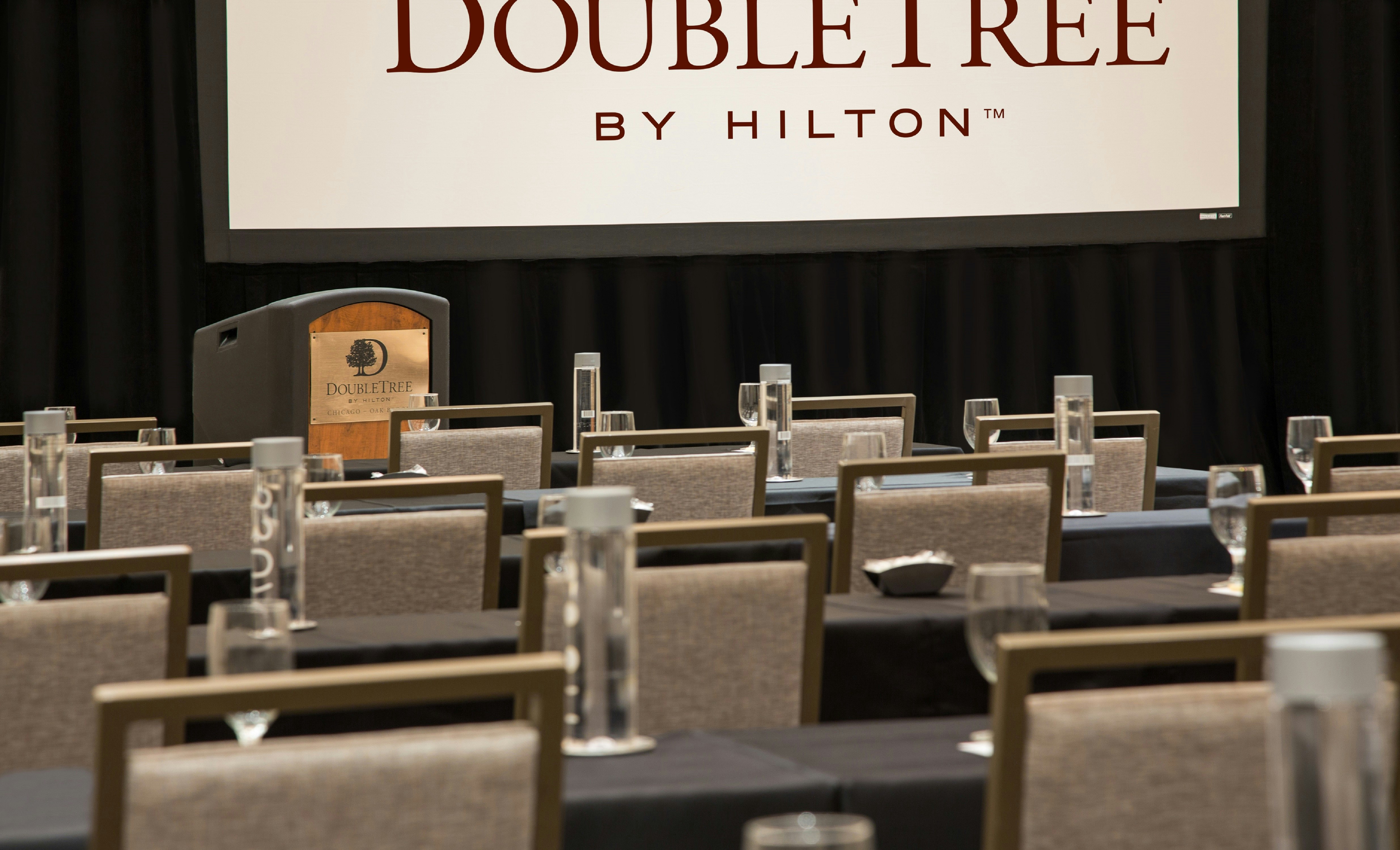 Doubletree By Hilton Chicago Oak Brook 27/32
