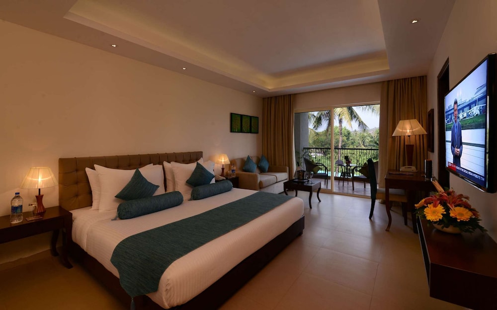 Golden Tulip Candolim Goa 19/77