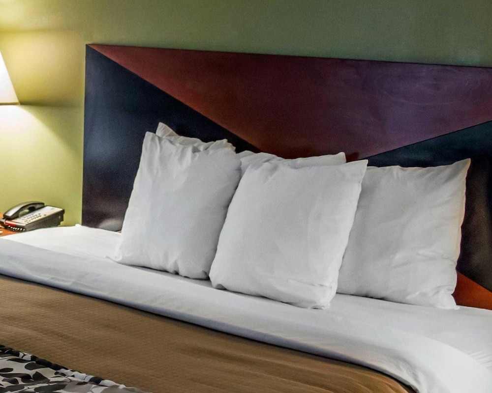 Sleep Inn and Suites Redmond, OR 8/34
