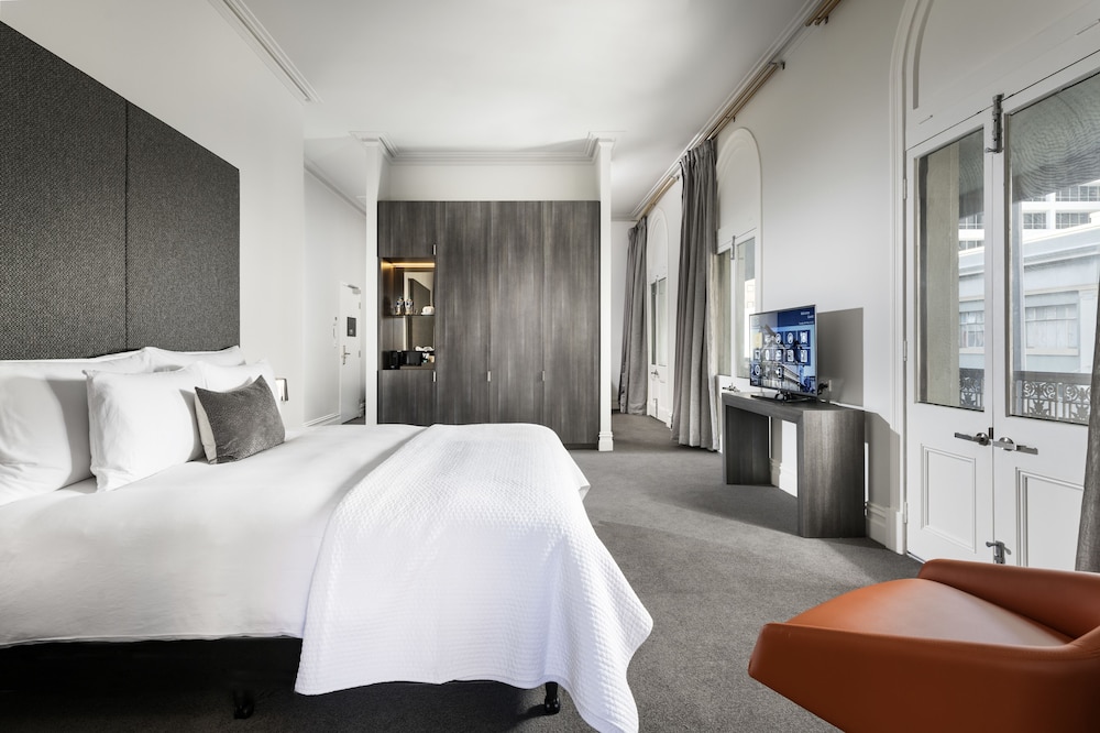 HERITAGE, SUITE