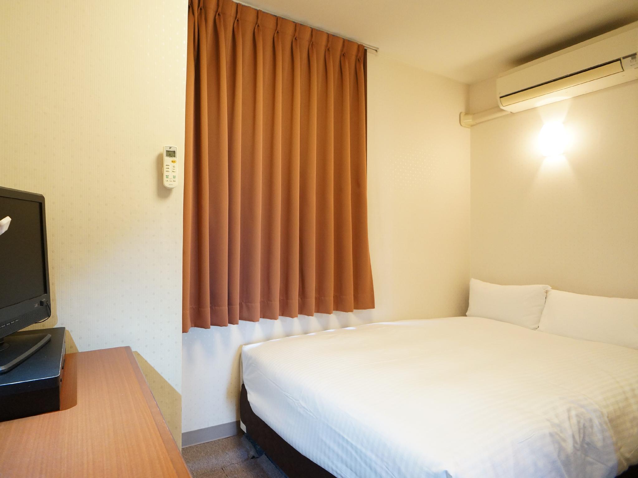 Semi Room, Semi Double Bed, Smoking