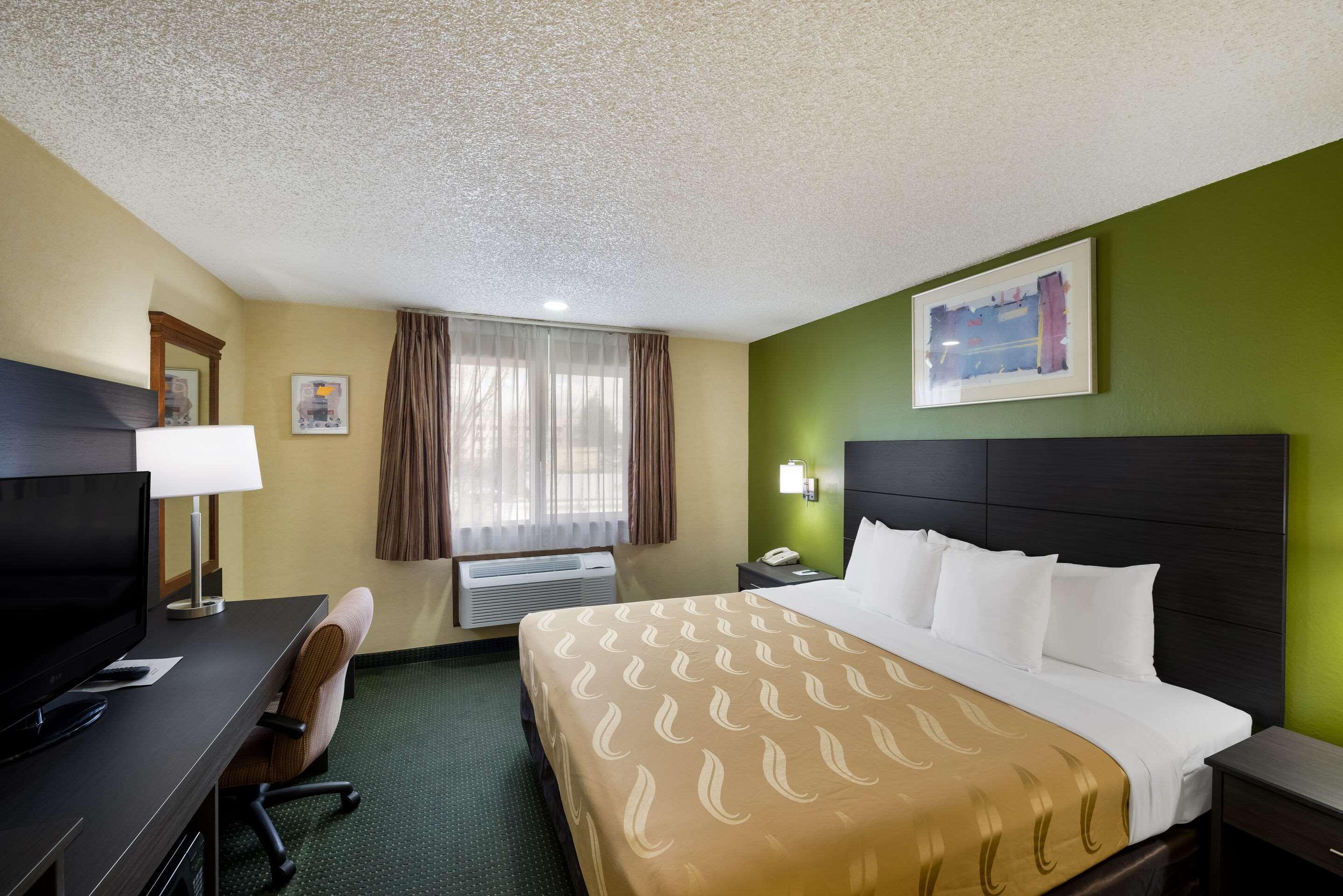 ROOM, KING BED