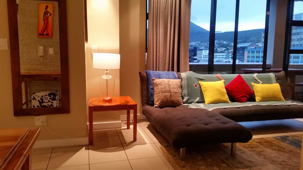 Cape Town Apartment With Balcony 15/28