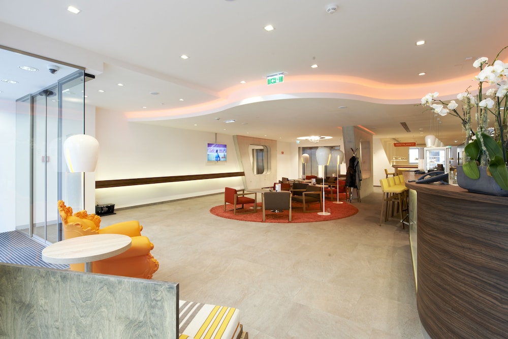 Simm's Hotel 27/41