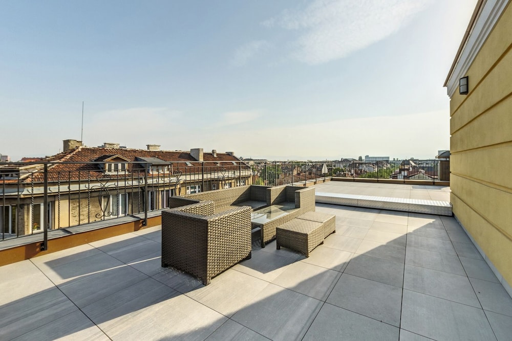 Coop Hotel Sofia 65/69