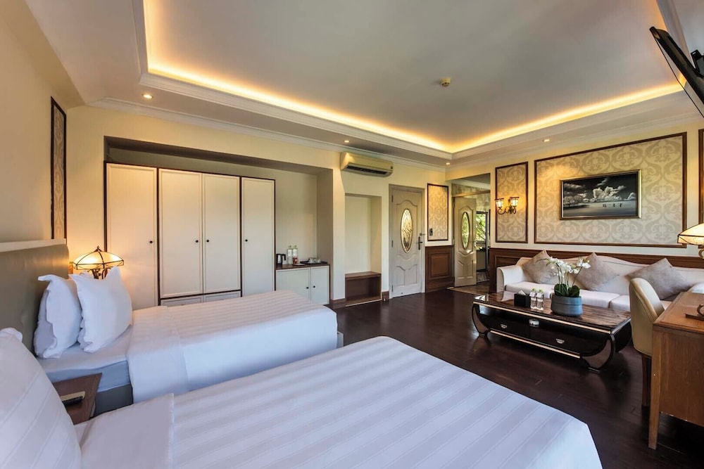 Hon Tam Resort 8/69