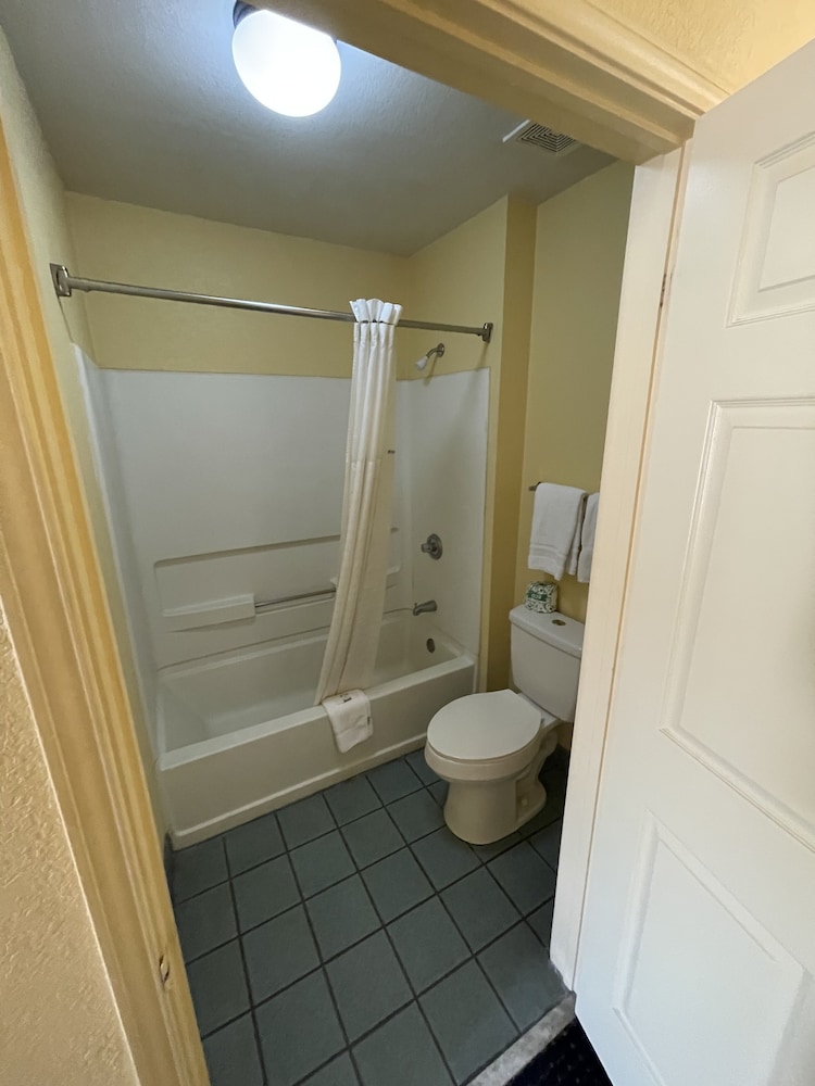 Best Western Gun Barrel City Inn 9/27