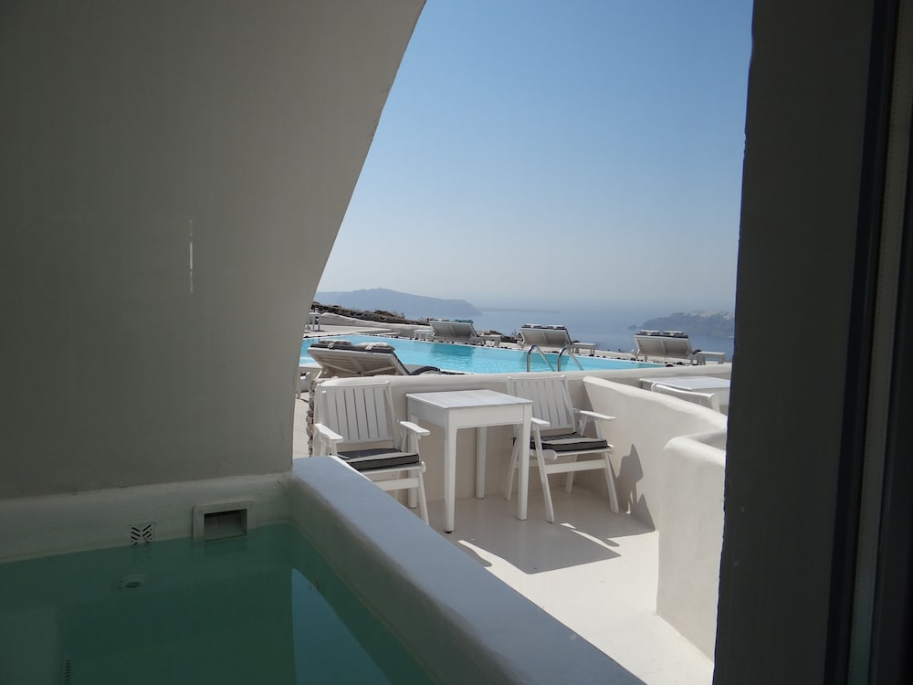 Amaze Suites in CYCLADES