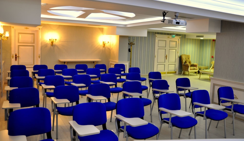 Cassiel Hotel 42/45