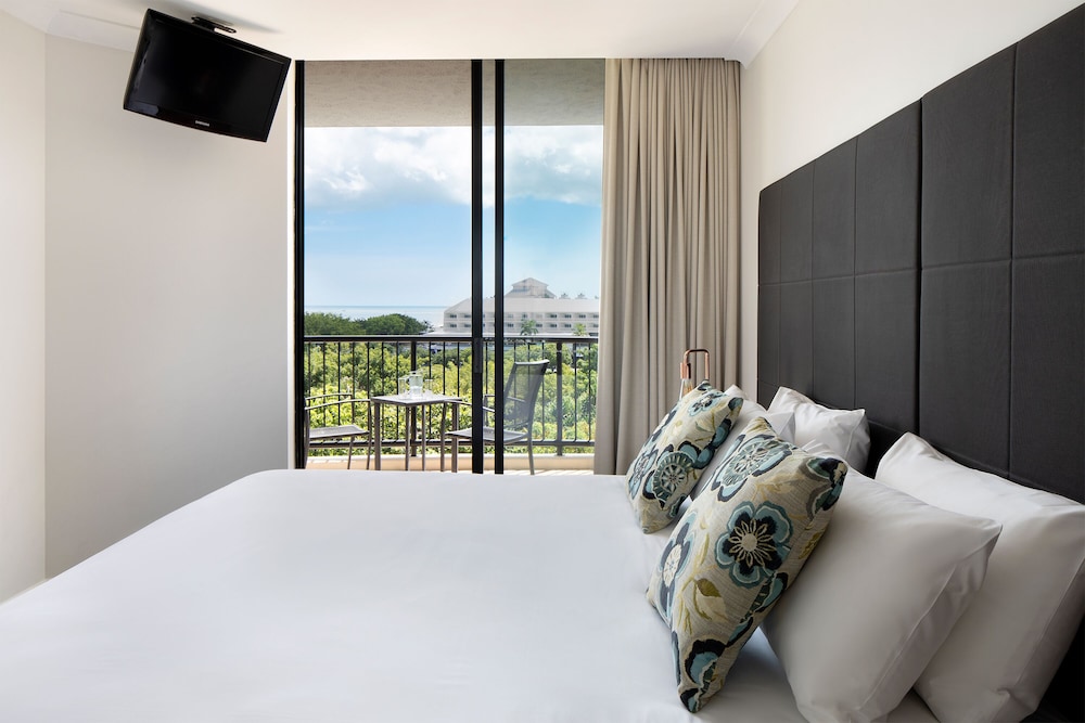 Mantra Esplanade Cairns 36/66