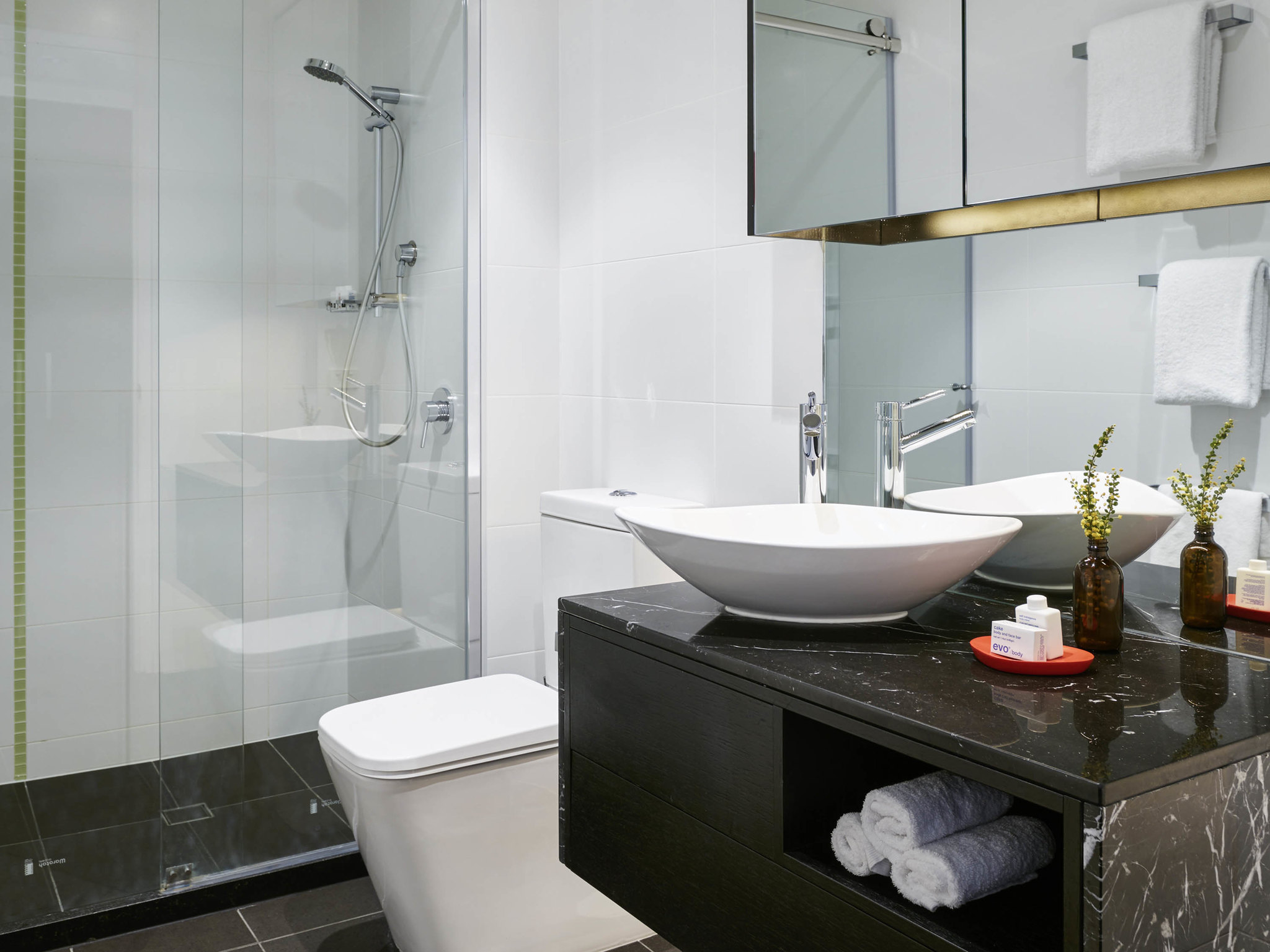 2 Bedrooms, Suite, Balcony