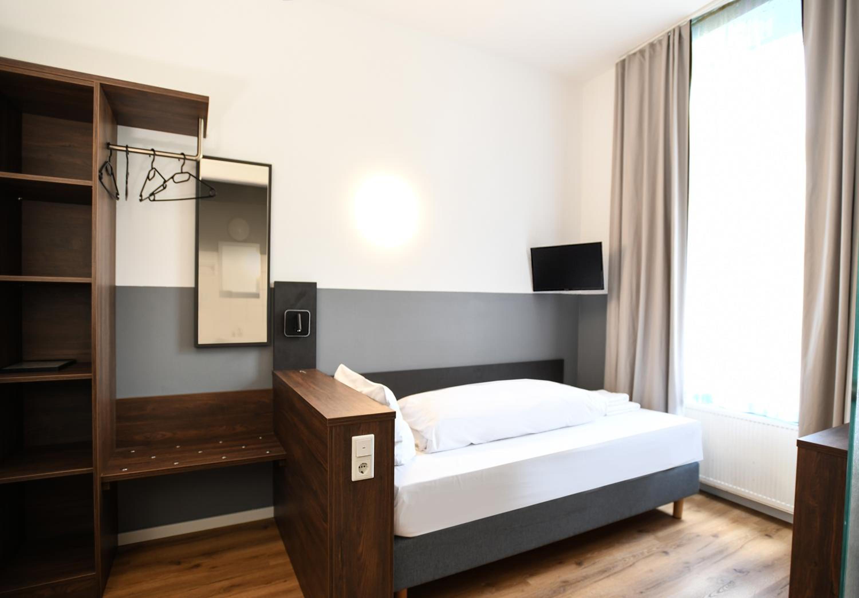 Apadana Hotel 20/50