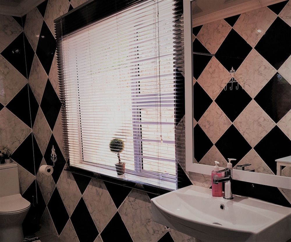 Graceland Guesthouse 47/50