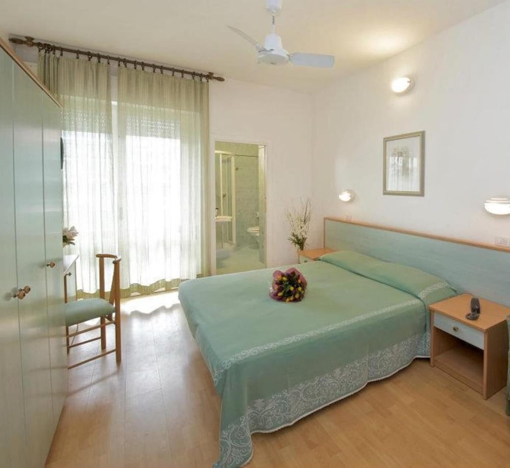 Hotel Augusta 5/43