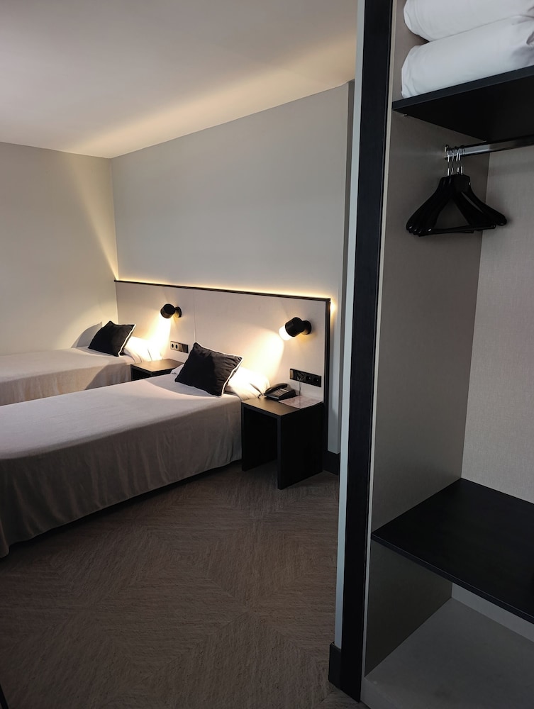Hotel Esplugues 17/35