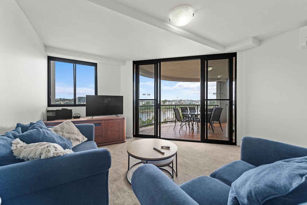 The Oasis Apartments 42/66