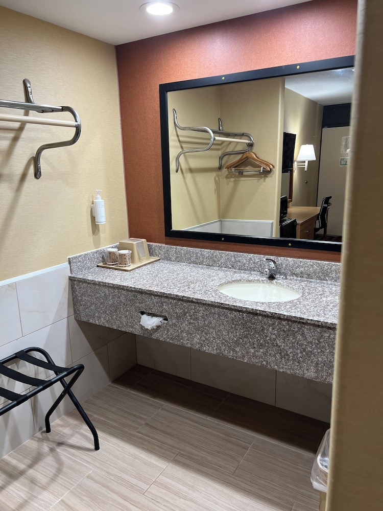 Serenity Inn Sweetwater 20/20
