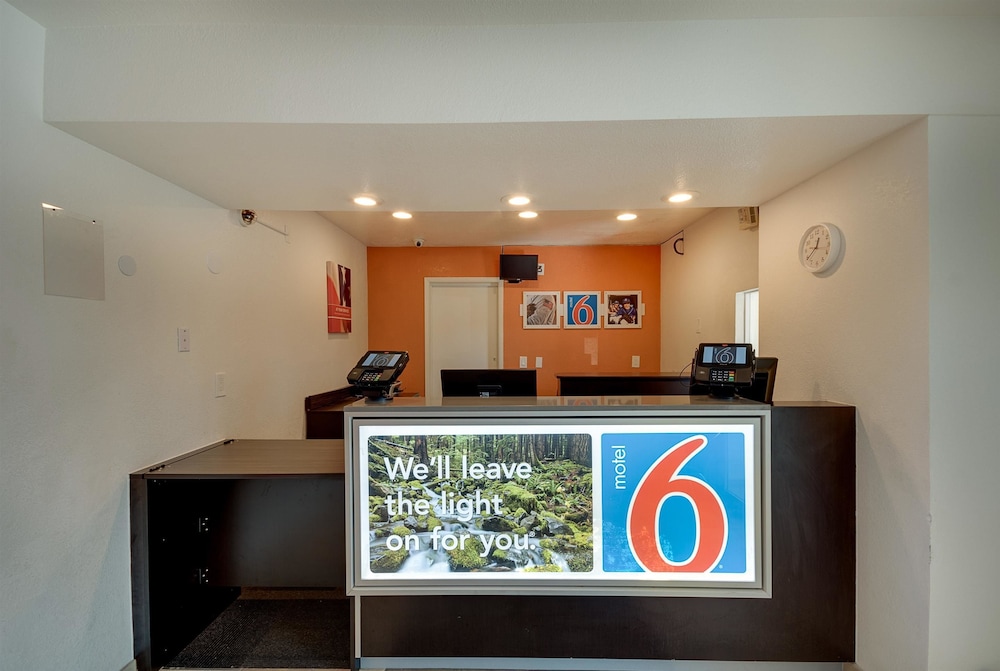 Lobby at Motel6 Bellingham, WA, BELLINGHAM - WA