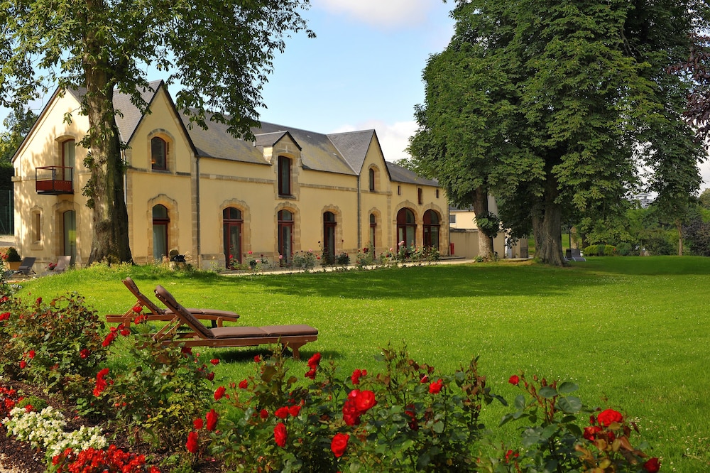 Chateau De Bellefontaine 38/50