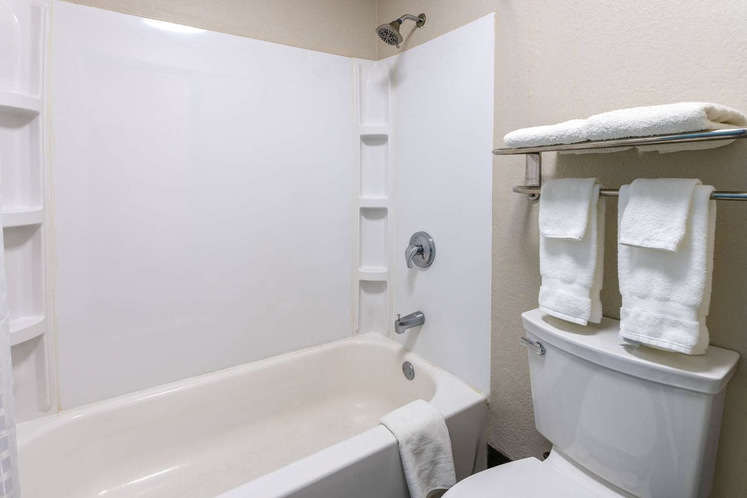 Days Inn By Wyndham Columbia 42/43