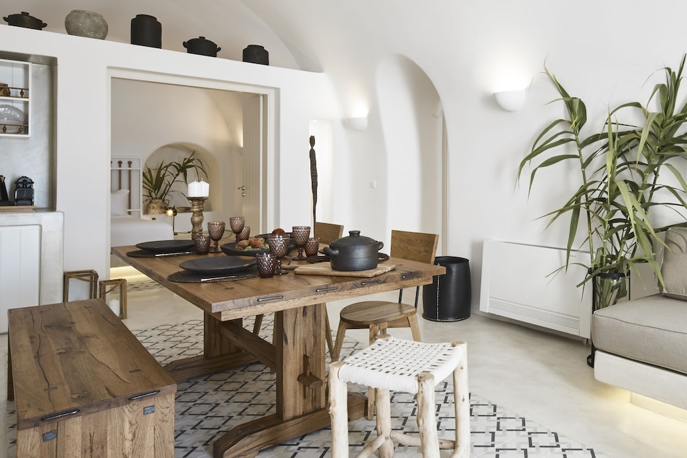 White And Co. La Torre Suites 29/50