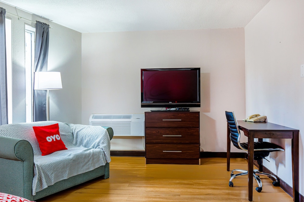 Americas Best Value Inn Moline 30/41