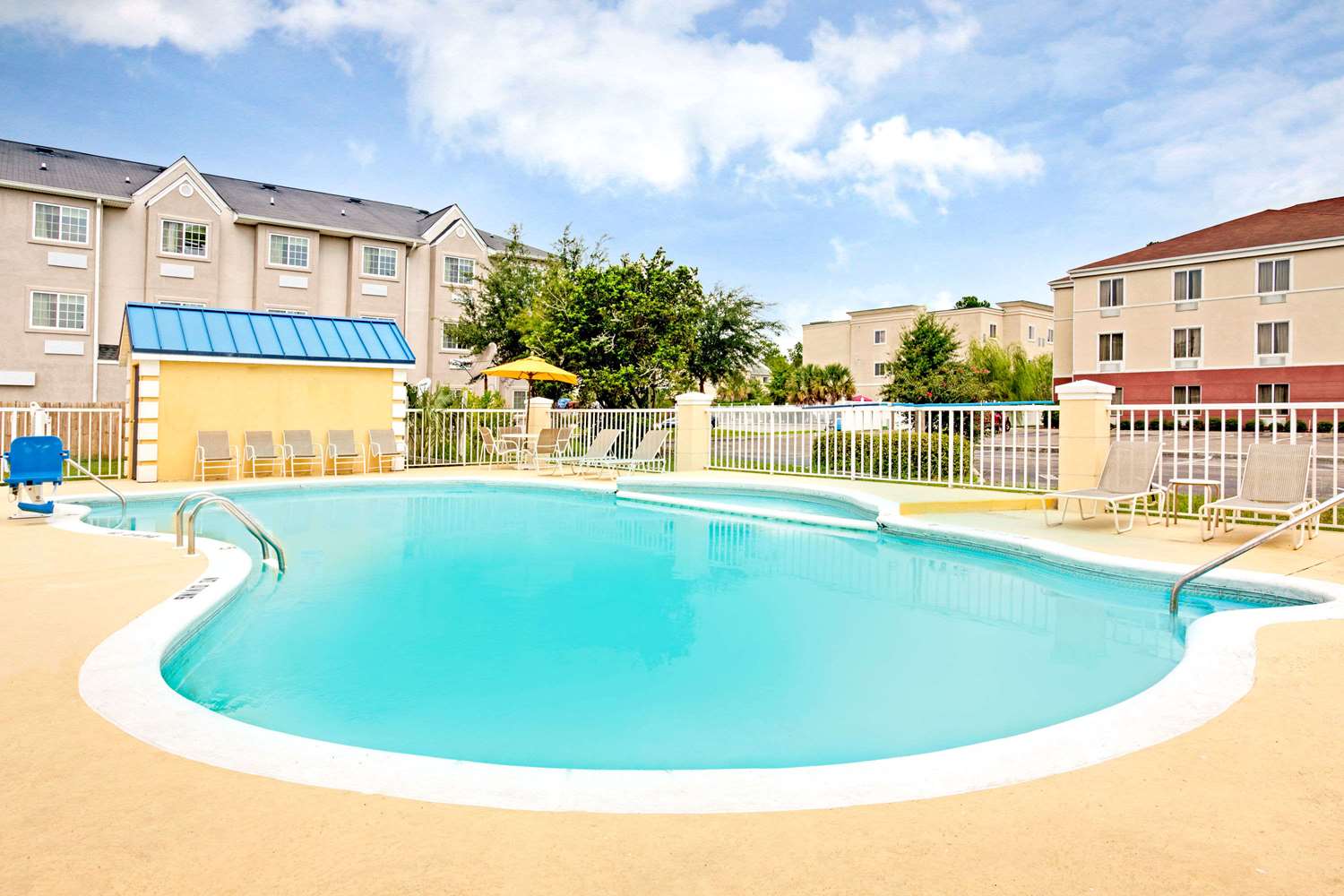 Days Inn by Wyndham Kingsland GA 25/30