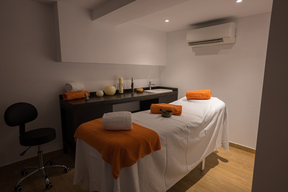 Morlans Suite Hotel Adults Only 27/51