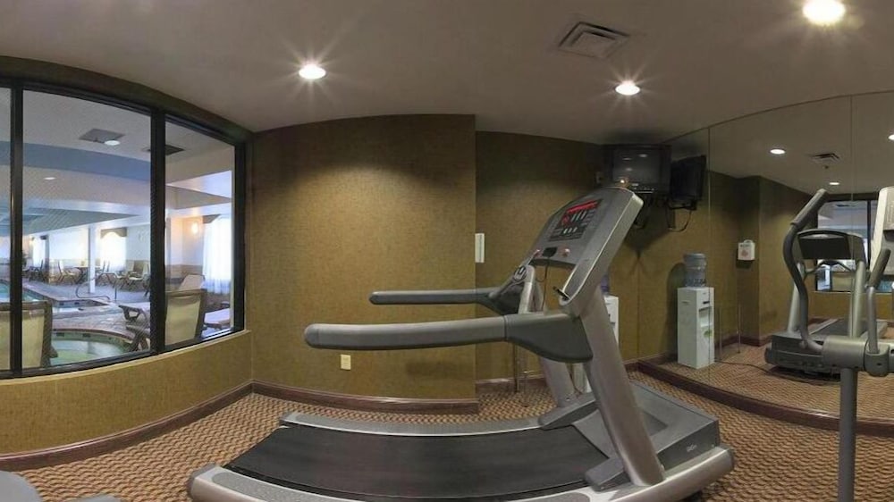 Holiday Inn Express & Suites Birmingham - Inverness 280, an IHG Hotel 40/74