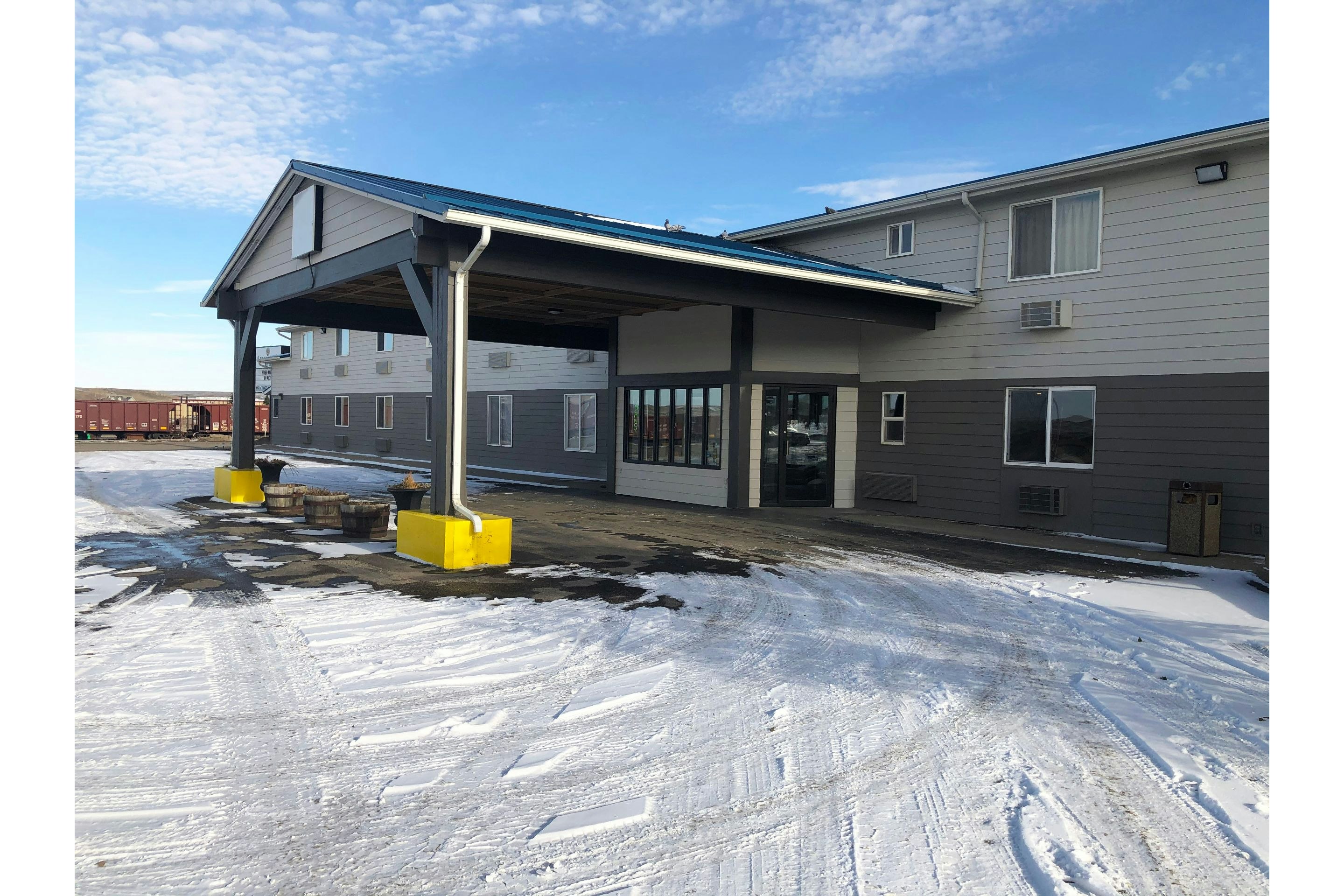 OYO Hotel Shelby MT Hwy 2 & I-15 32/44