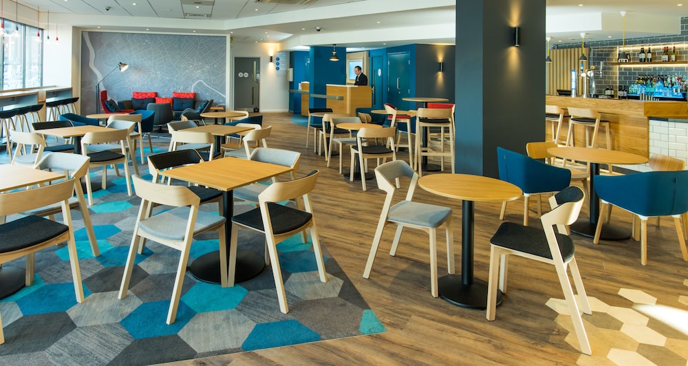 Holiday Inn Express Bristol City Centre 27/47
