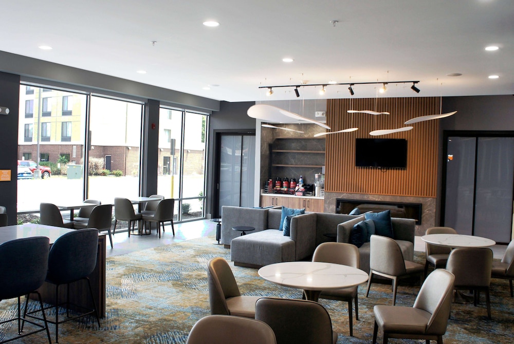 La Quinta Inn & Suites by Wyndham Manchester / Arnold AFB 28/42