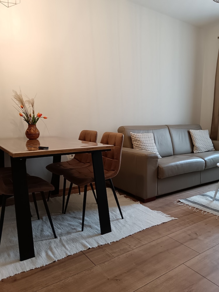 HOUSE KLAUDIJA 32/50
