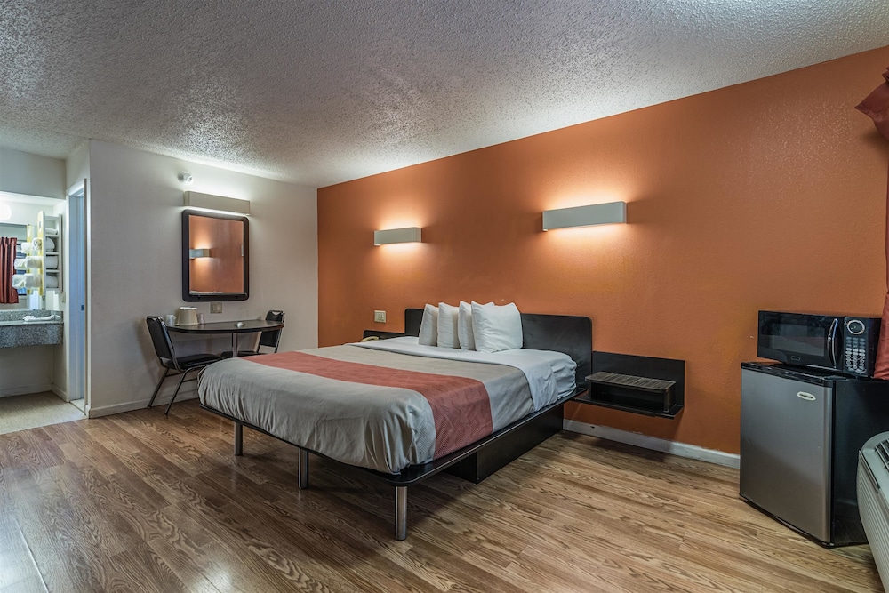 Motel6 Albany, NY - Airport 27/56
